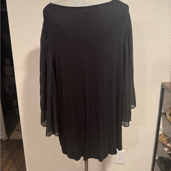 Cable and Gauge woman Sz 2x Elegant Black Women's Top w flowy sleeves - Picture 3 of 4